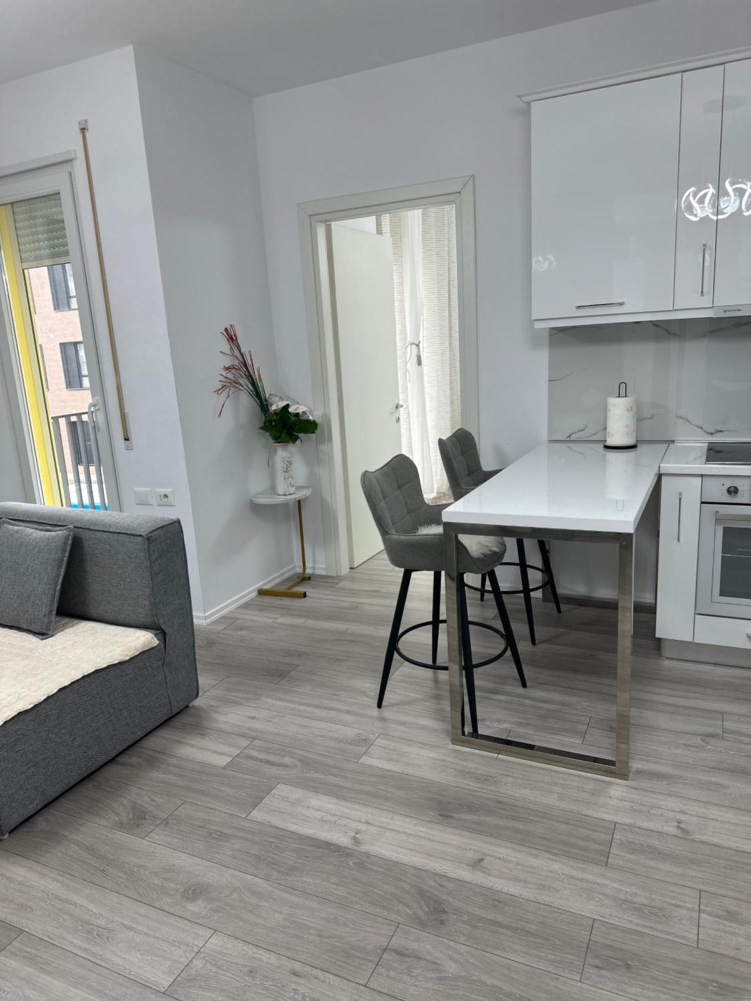 Bratti'S Apartment Near Tirana Center And Mother Teresa Airport エクステリア 写真